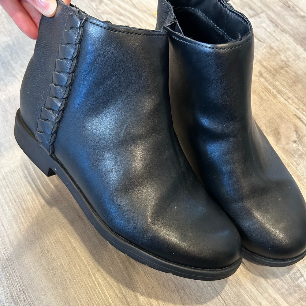 Stride Rite Carolyn Girls Kids Boots Sz 2 M Black Leather Side Zip Ankle Boots